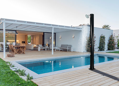 ฝักบัวพลังงานแสงอาทิตย์ในสระว่ายน้ำ: คำแนะนำในการซื้อฉบับสมบูรณ์